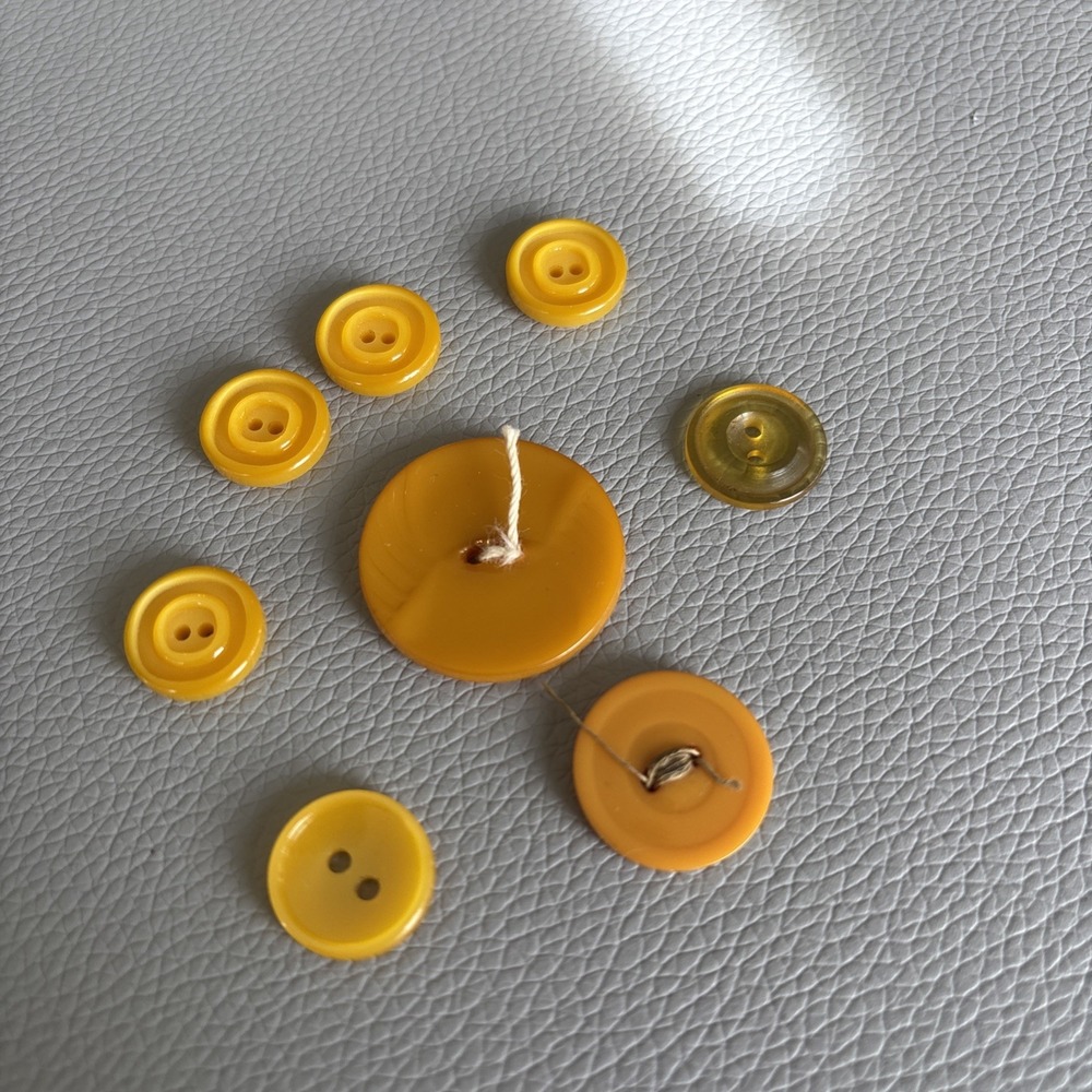 Vintage‎ 1930s–50s Yellow Button Lot • Bakelite Casein Catalin Mix •